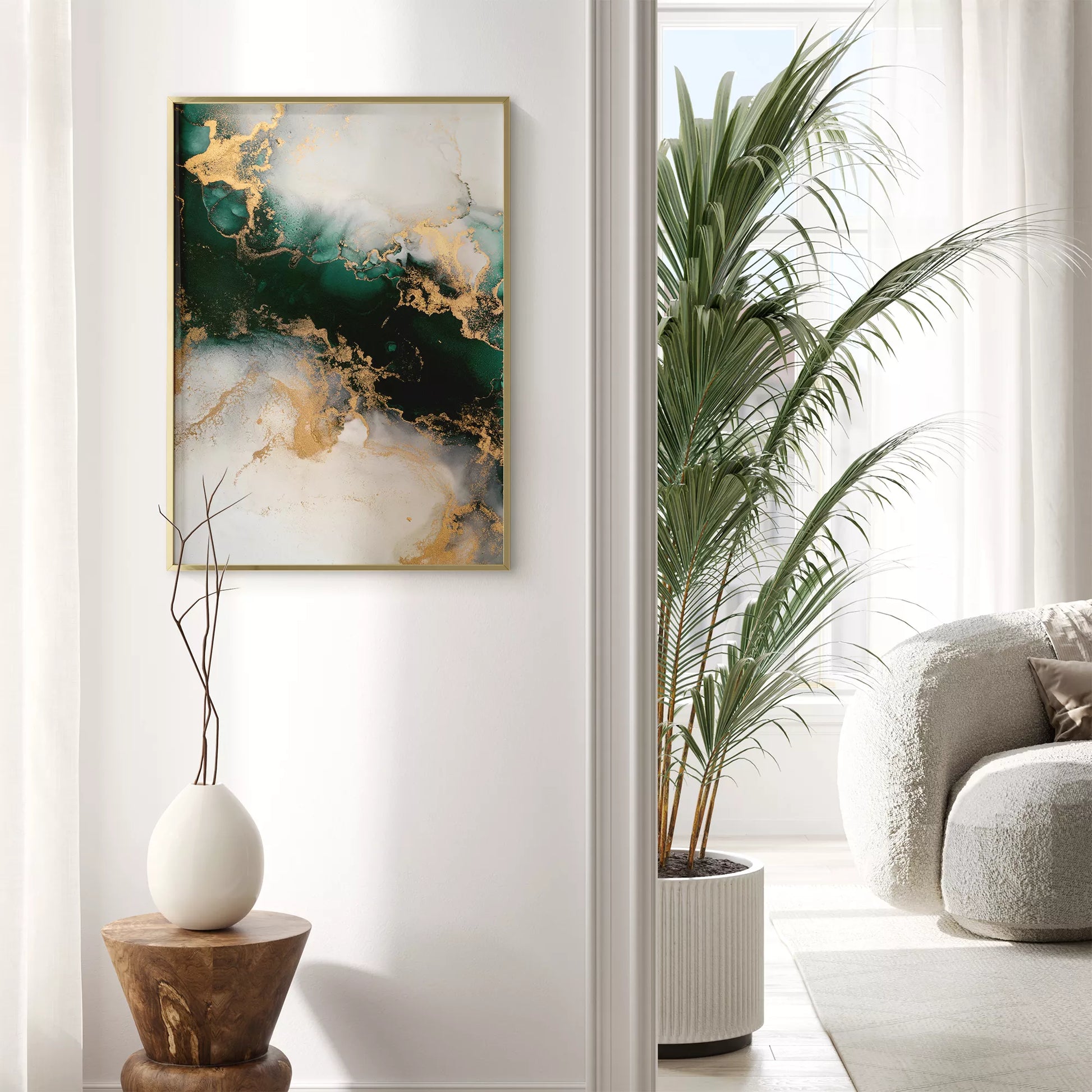 深い緑と金の大理石風抽象アート、モダンなインテリアデザイン