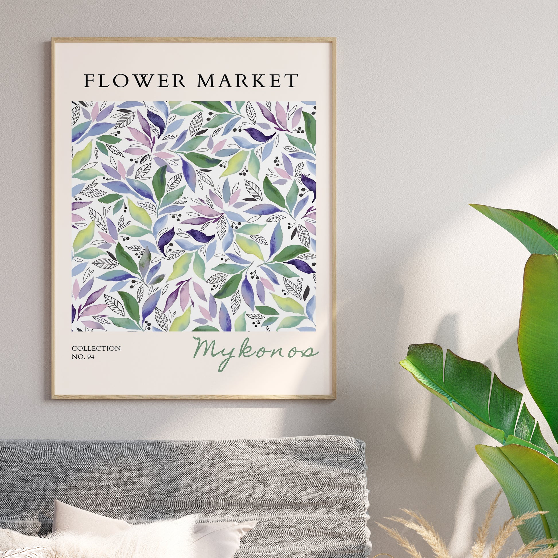 水彩画で描かれた優美なボタニカルアート。緑、紫、青のグラデーションの葉が白地に散りばめられ、上部に「FLOWER MARKET」のタイトル、下部に「Mykonos」のコレクション名が記されたモダンなデザインポスター