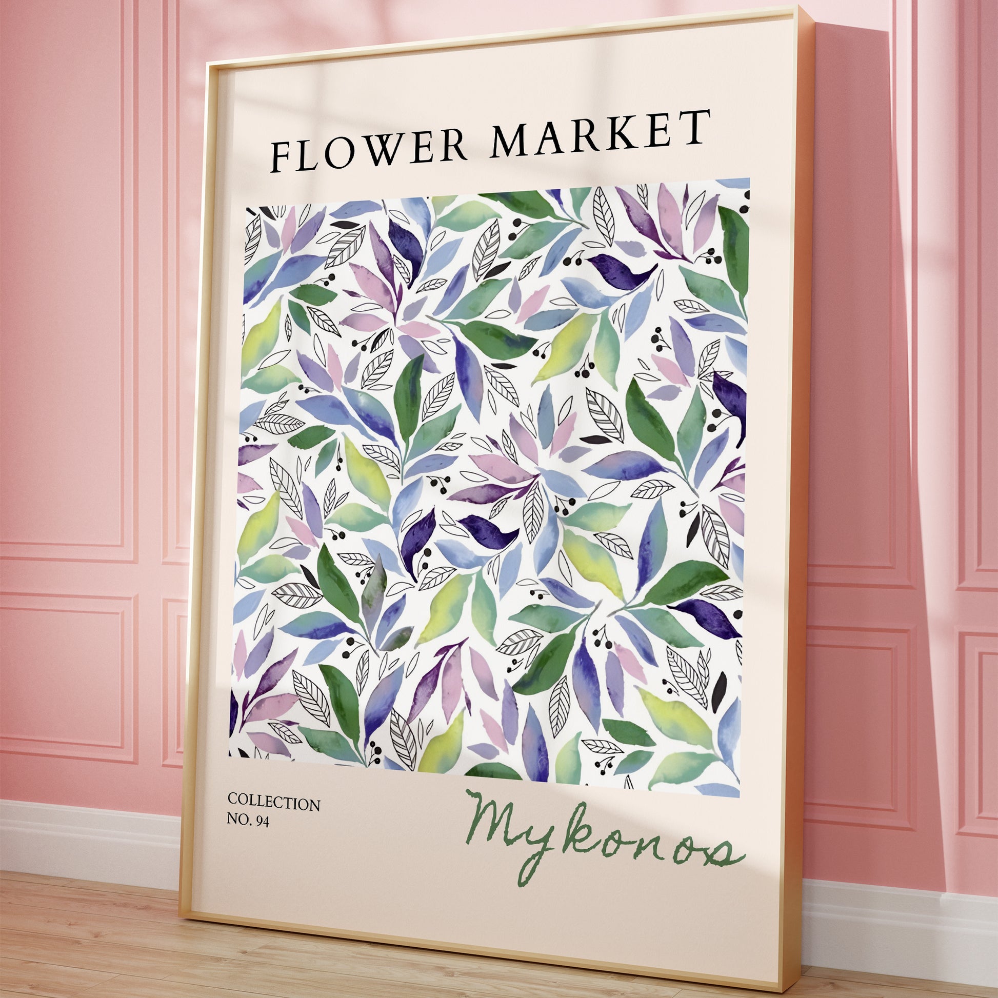 水彩画で描かれた優美なボタニカルアート。緑、紫、青のグラデーションの葉が白地に散りばめられ、上部に「FLOWER MARKET」のタイトル、下部に「Mykonos」のコレクション名が記されたモダンなデザインポスター
