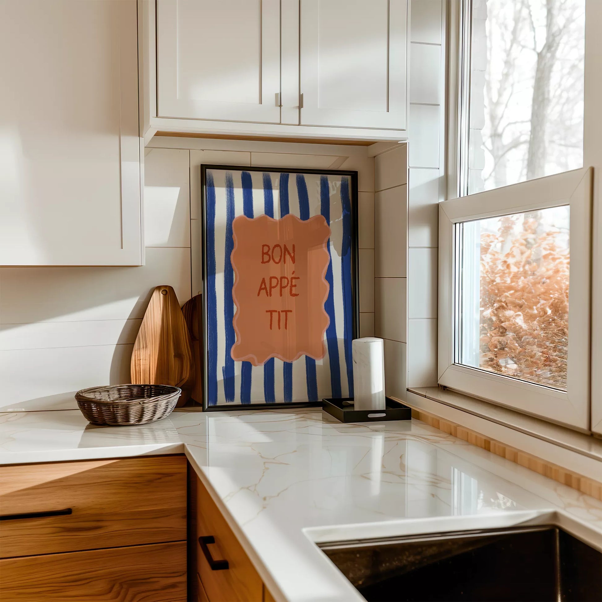 ネイビーストライプ背景のボナペティフレンチカフェアート