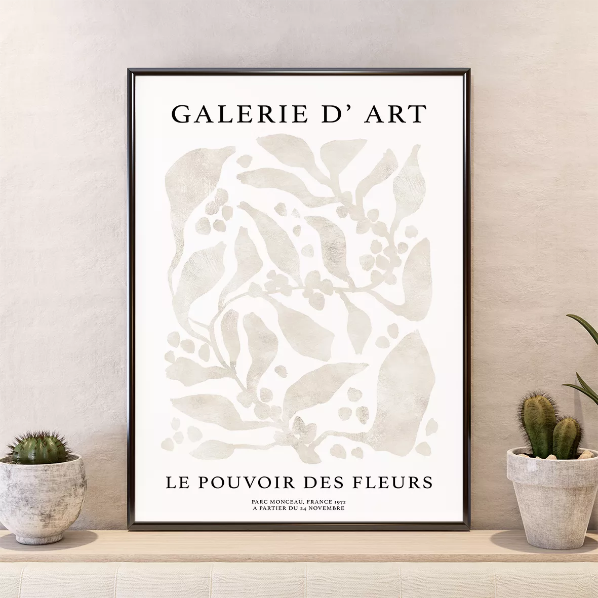 モダンなベージュ色のアートポスター3枚セット、花とタイポグラフィと鳥のデザイン