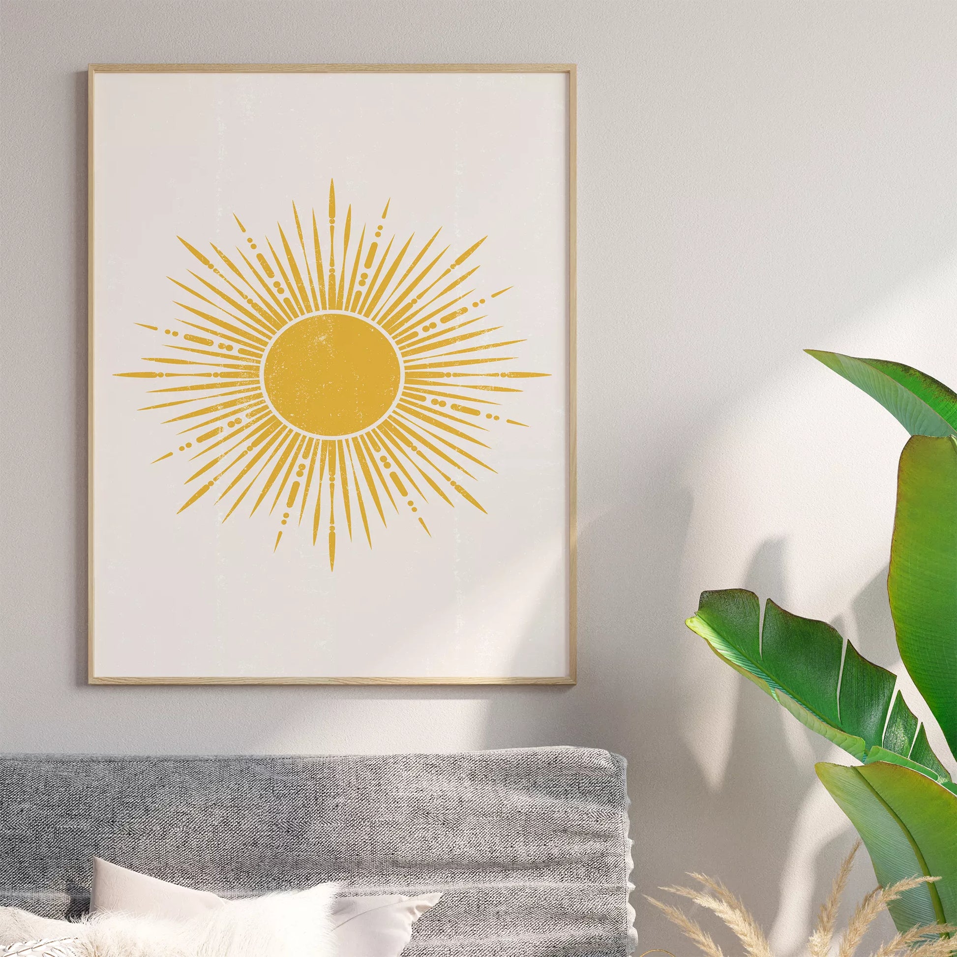 黄金の太陽が放射状に輝くミニマリストアートポスター