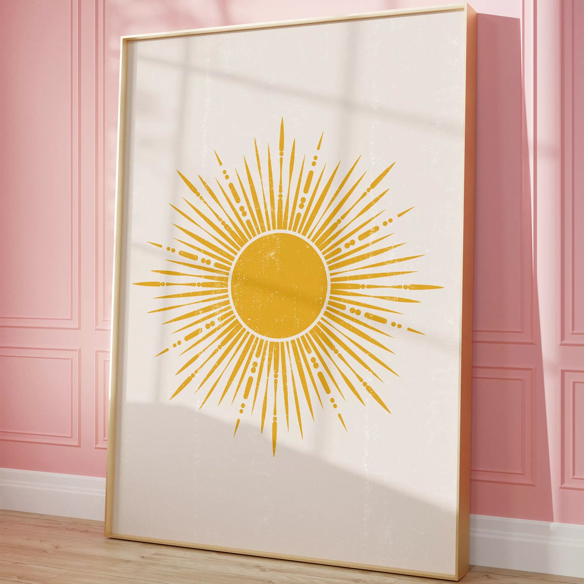 黄金の太陽が放射状に輝くミニマリストアートポスター
