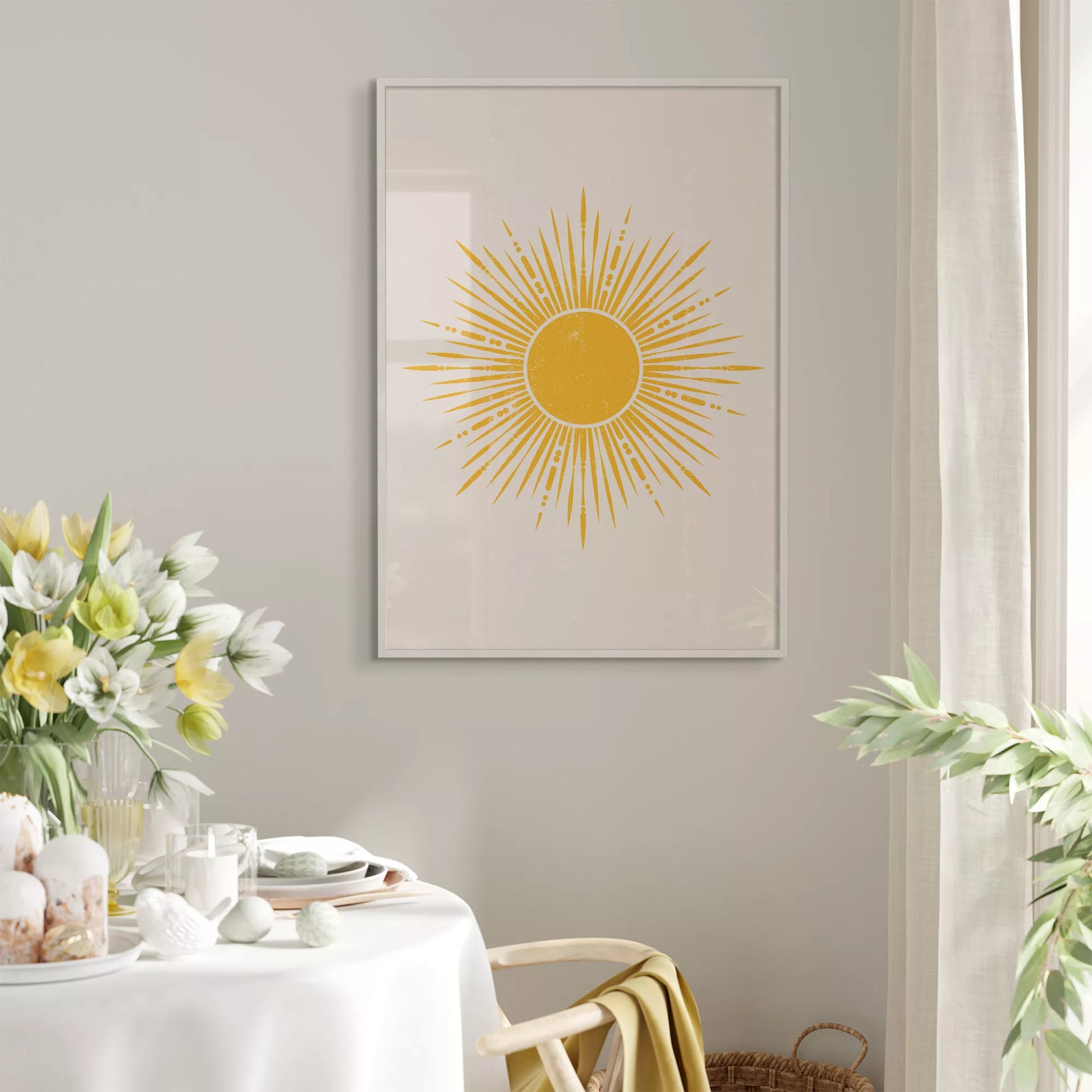 黄金の太陽が放射状に輝くミニマリストアートポスター