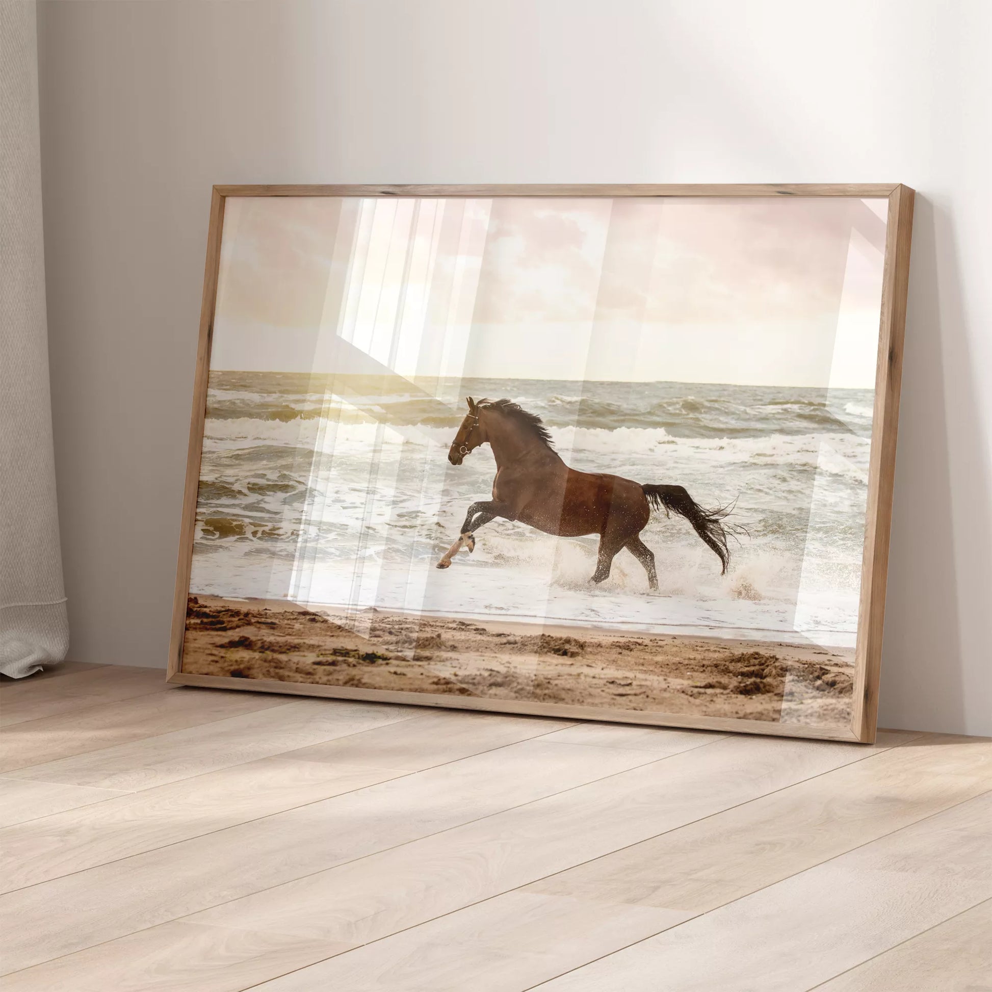 海辺を駆ける馬のモダンアートポスター