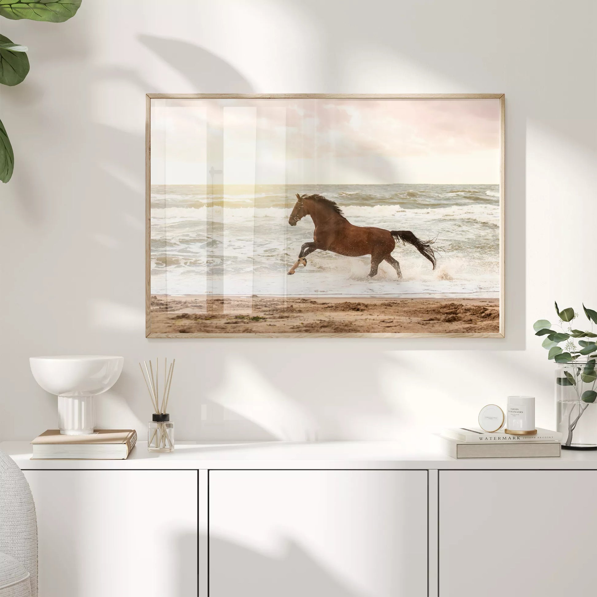 海辺を駆ける馬のモダンアートポスター
