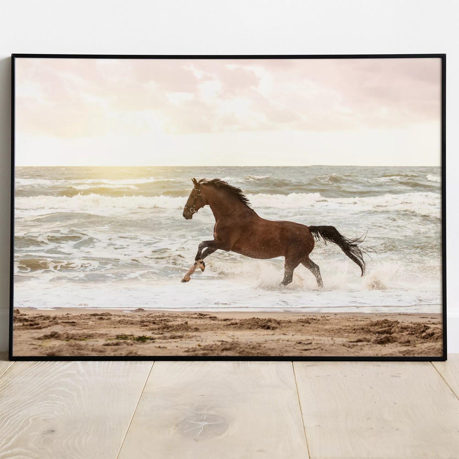 海辺を駆ける馬のモダンアートポスター