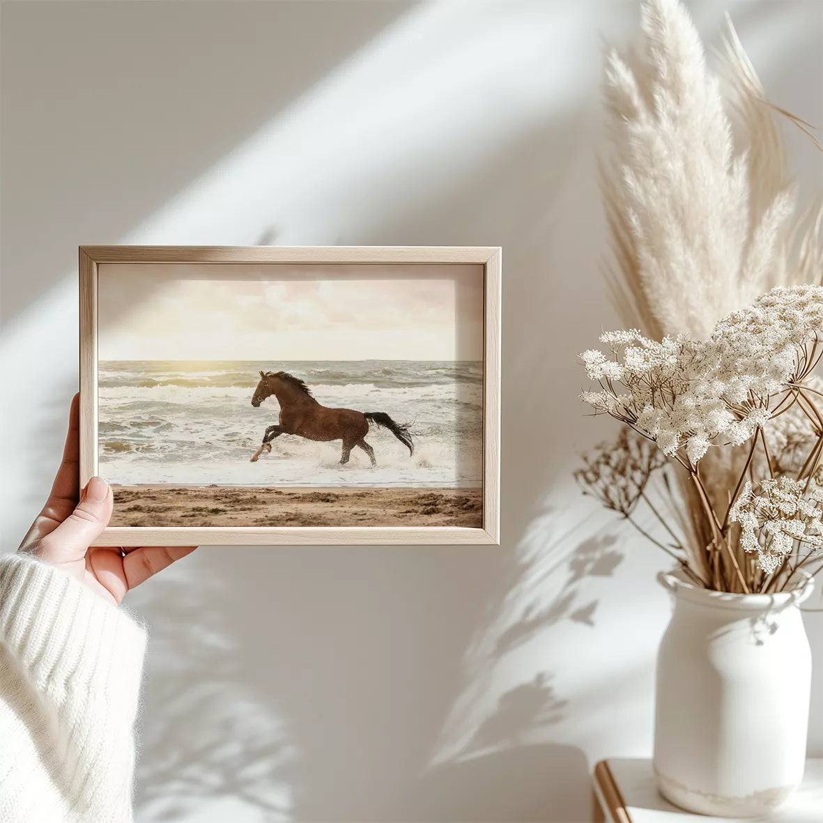 海辺を駆ける馬のモダンアートポスター