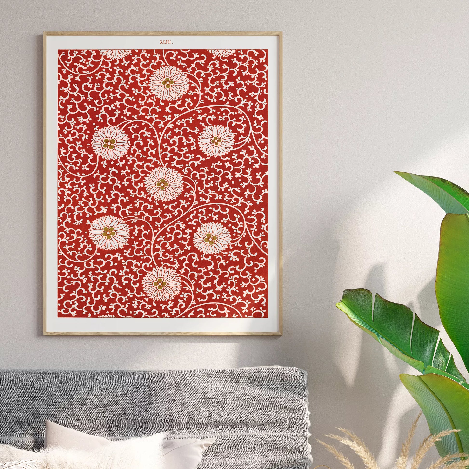 赤地に白い菊の花と唐草模様のアンティーク和柄デザイン