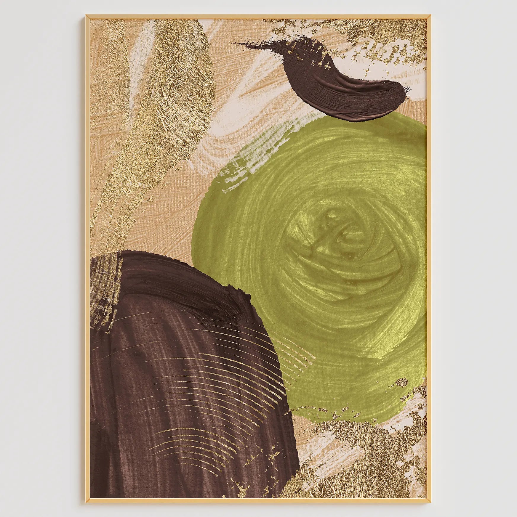 金箔と深緑が調和する禅モダンな3連アート、抽象的な筆致が特徴的