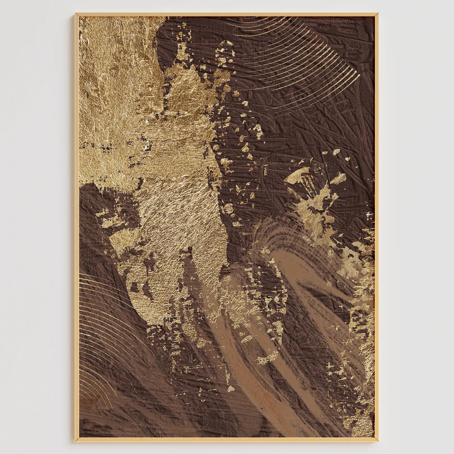 金箔と深緑が調和する禅モダンな3連アート、抽象的な筆致が特徴的