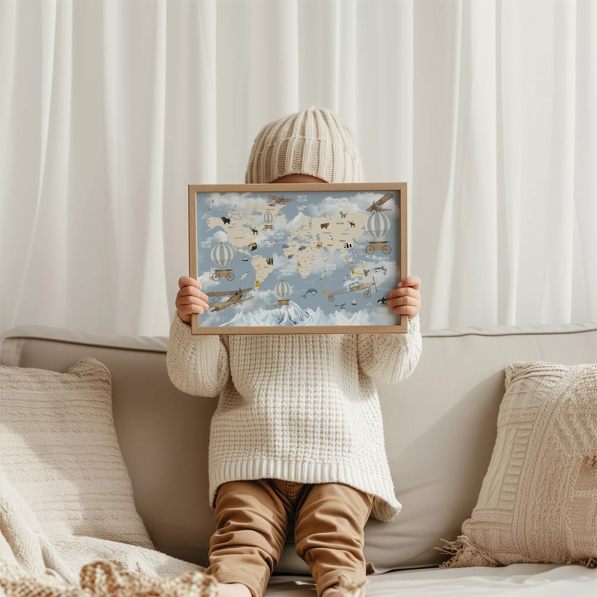 子供向け北欧スタイルの動物世界地図アートポスター、飛行機と気球が描かれた教育的で楽しい壁掛け装飾