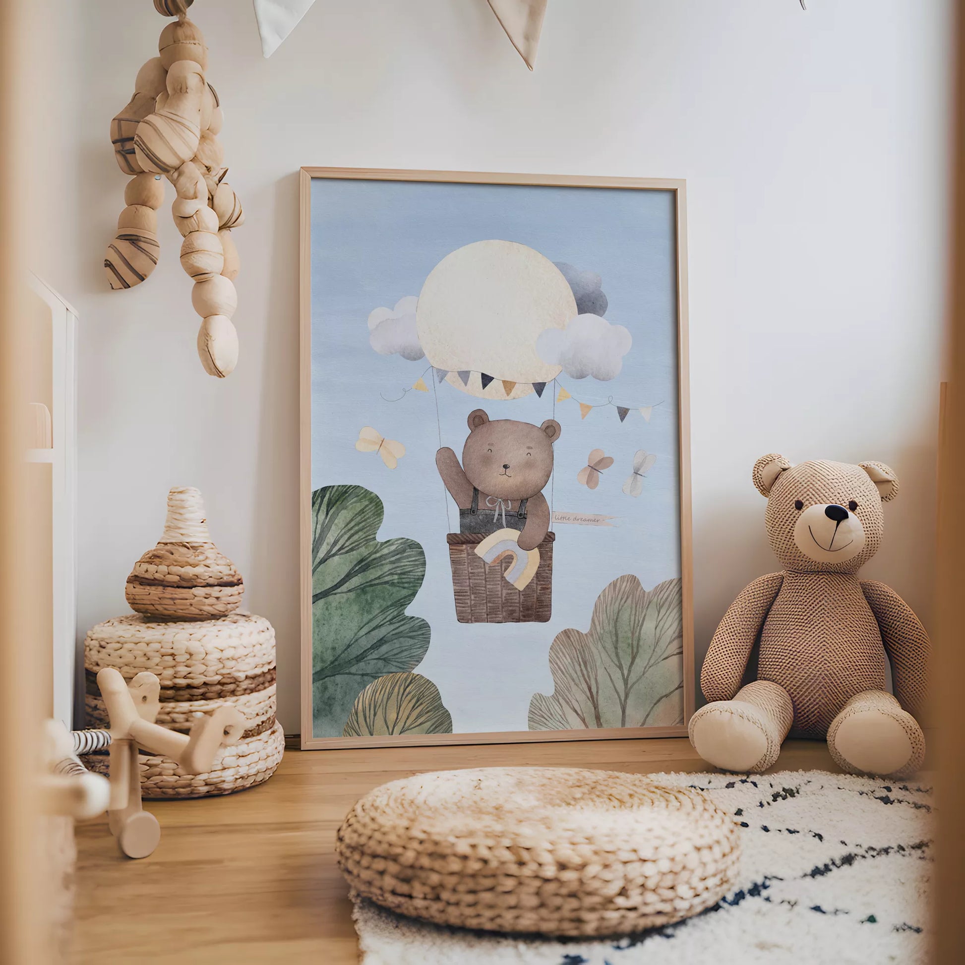 クマと気球の夢見るキッズアートポスター