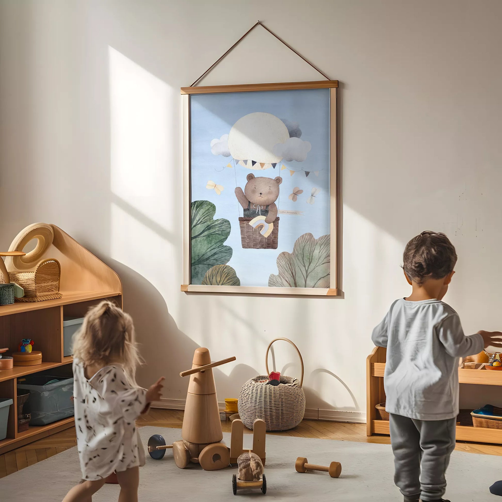 クマと気球の夢見るキッズアートポスター