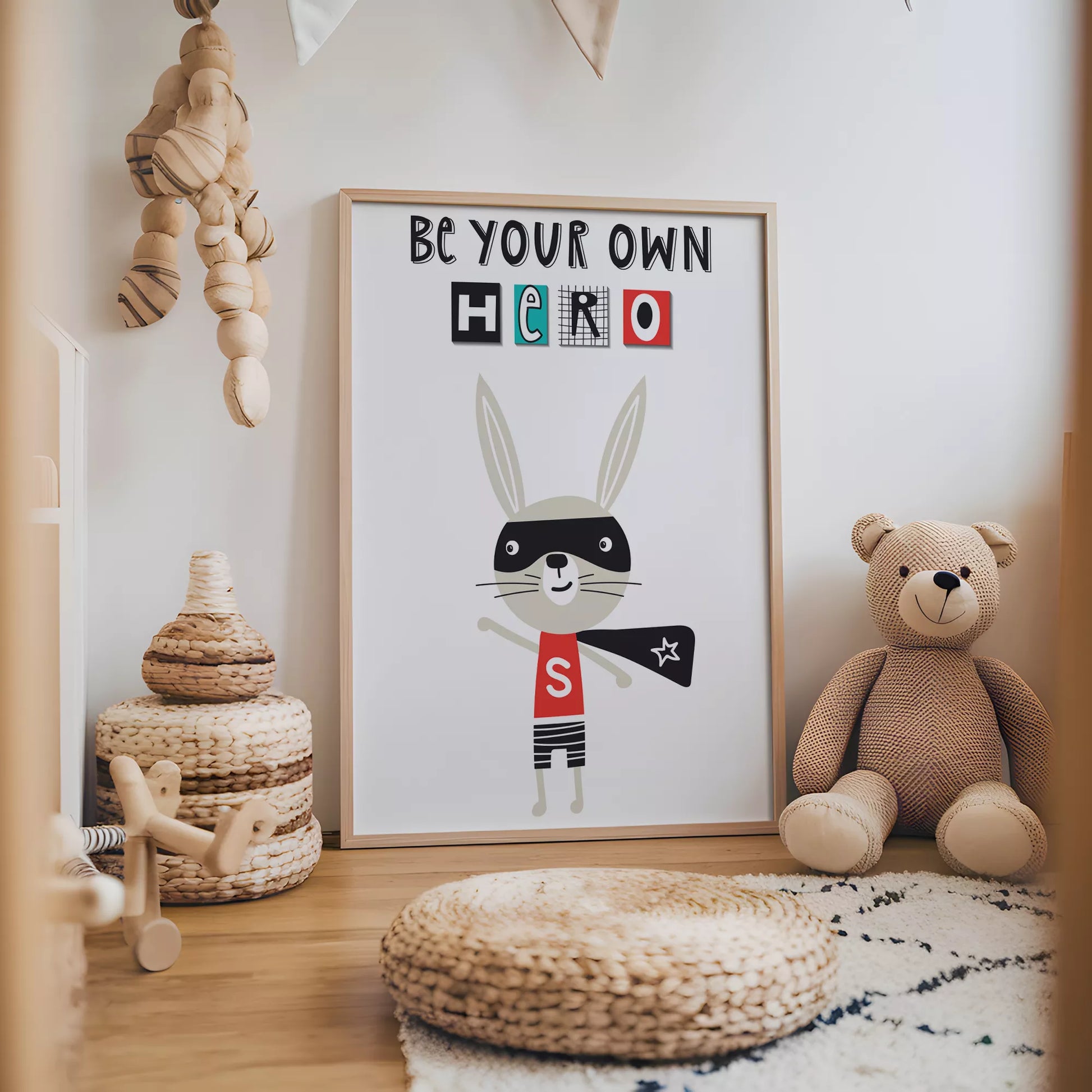とヒーローバニーが描かれたモノクロームのキッズアートポスター