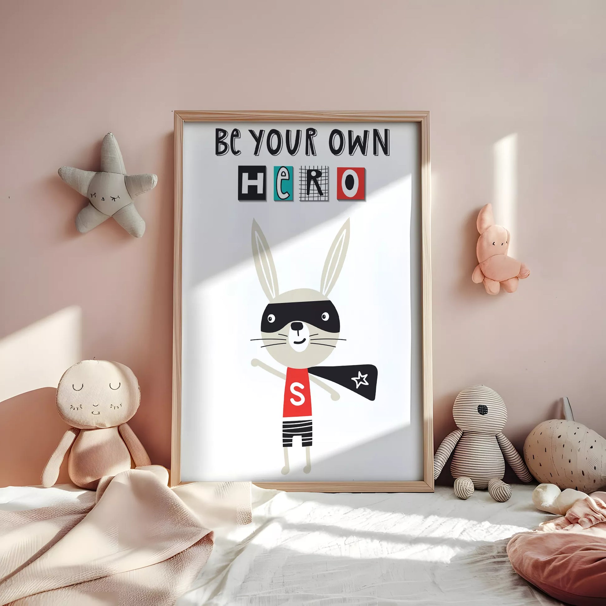 とヒーローバニーが描かれたモノクロームのキッズアートポスター