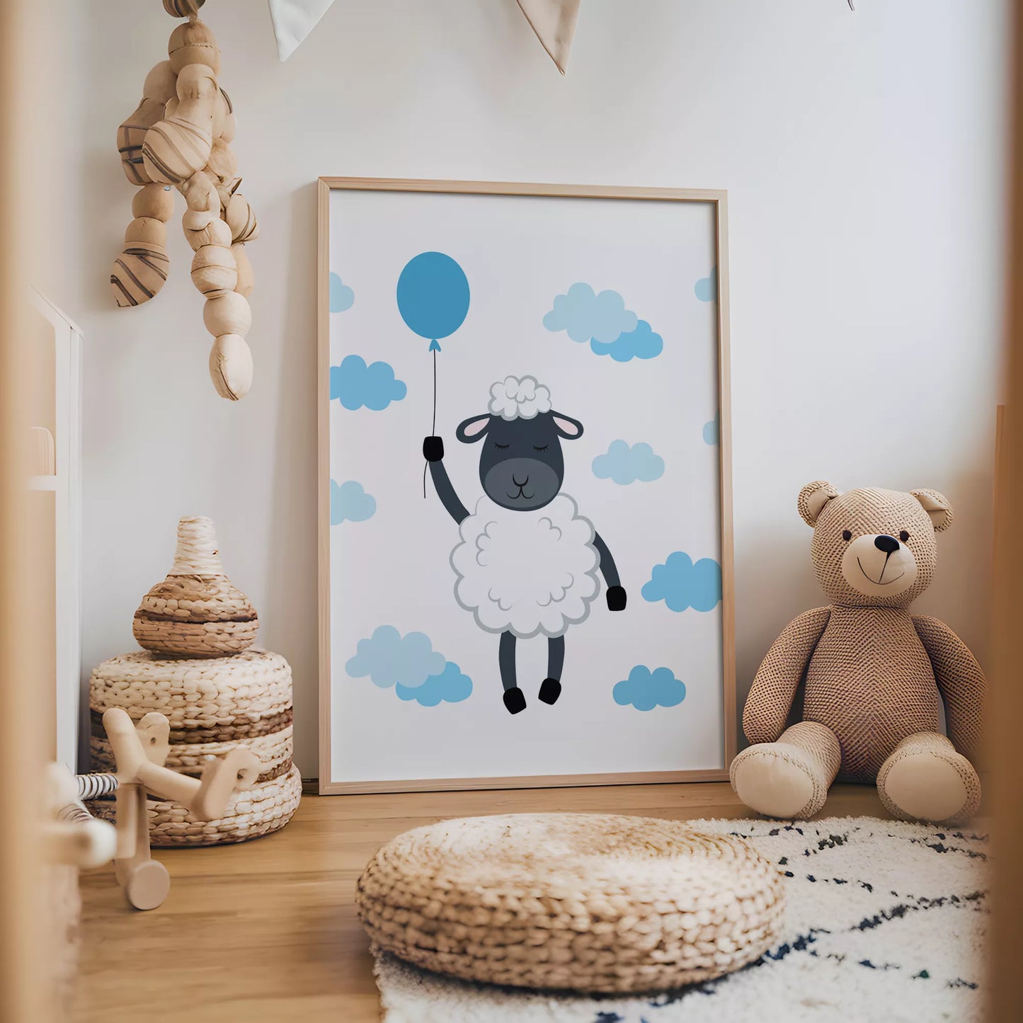 青いバルーンと雲に囲まれたひつじのかわいい北欧アートポスター