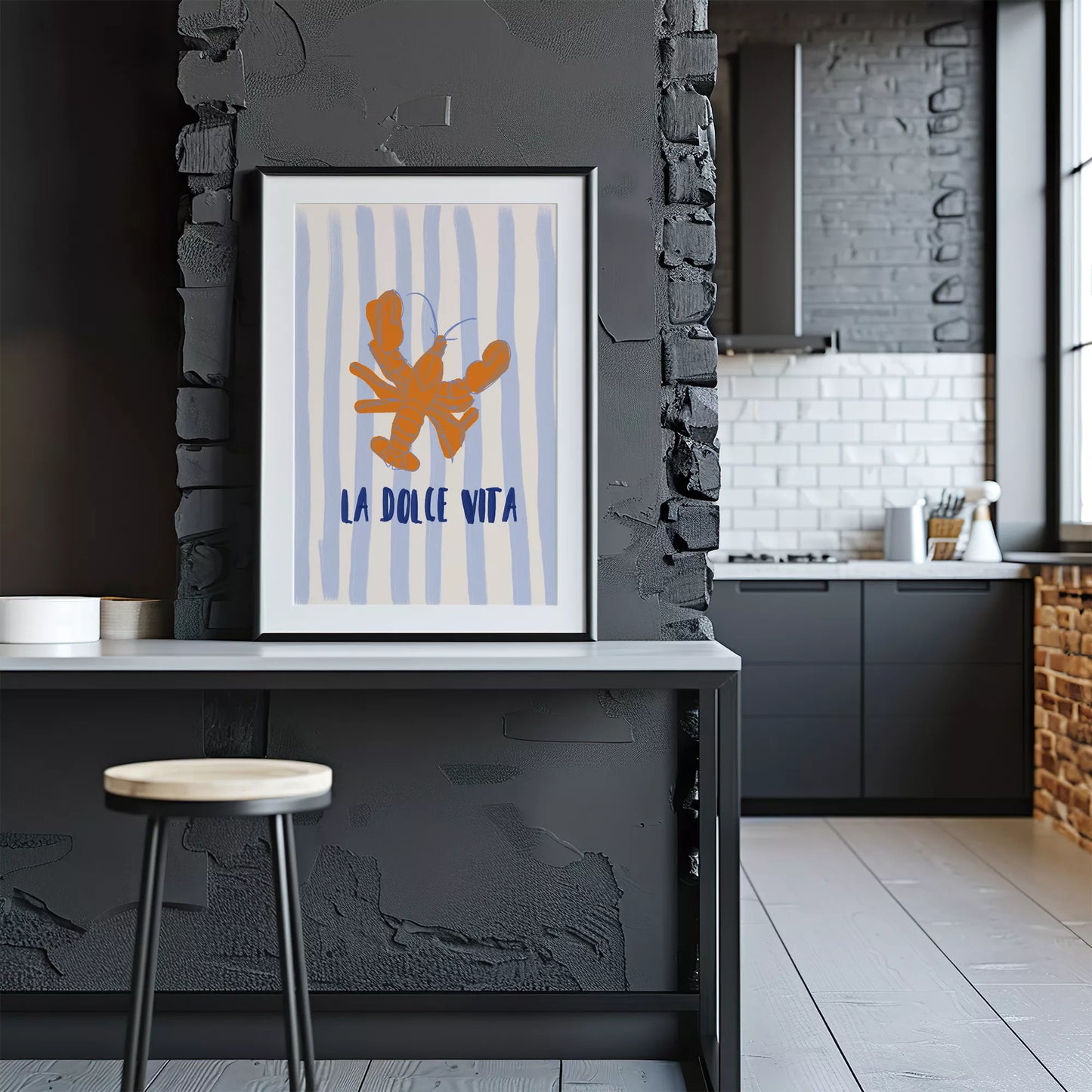 ブルーストライプ背景のオレンジ色ロブスターとラドルチェヴィータのアートポスター