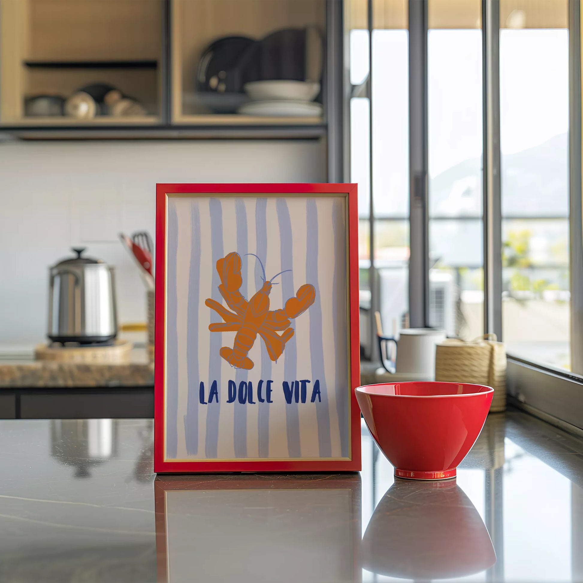 ブルーストライプ背景のオレンジ色ロブスターとラドルチェヴィータのアートポスター