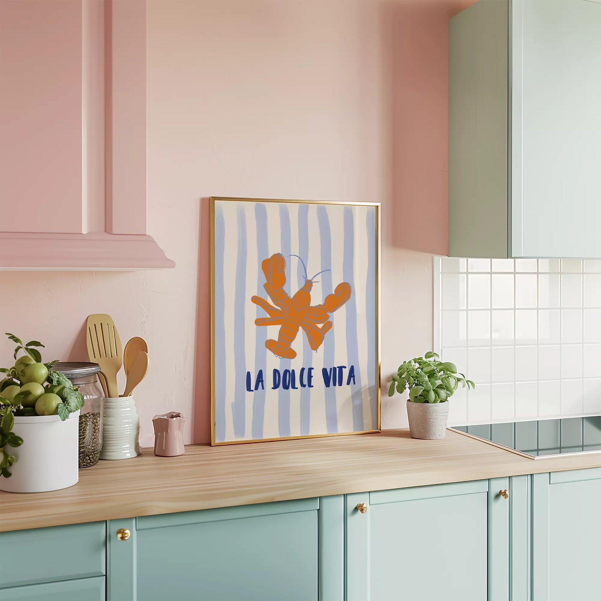 ブルーストライプ背景のオレンジ色ロブスターとラドルチェヴィータのアートポスター