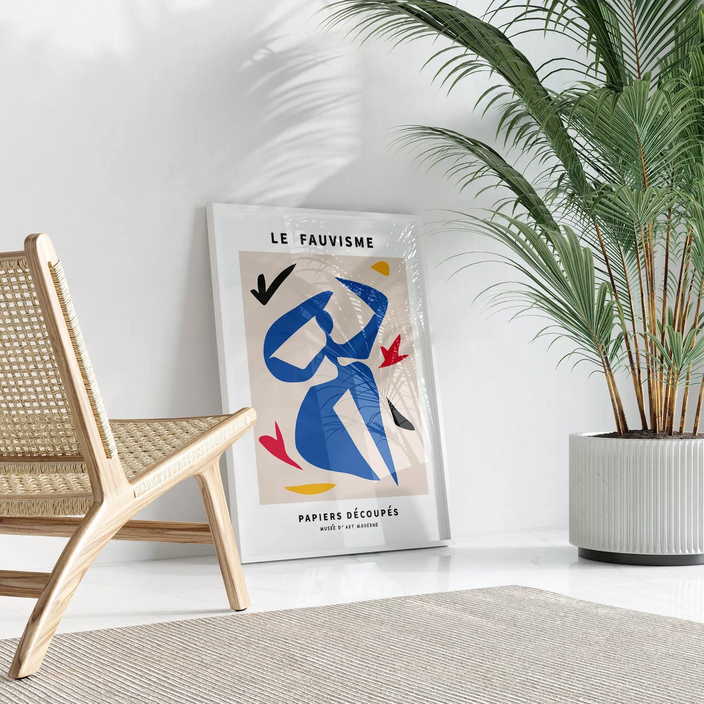 フォービスム様式の青い人物シルエットと赤黄の抽象的な切り絵アート