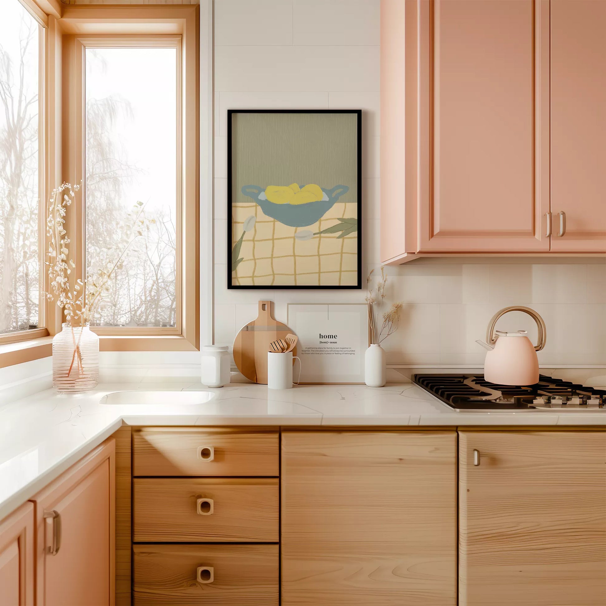 青いボウルに入った黄色いレモンとチューリップのミニマルアート