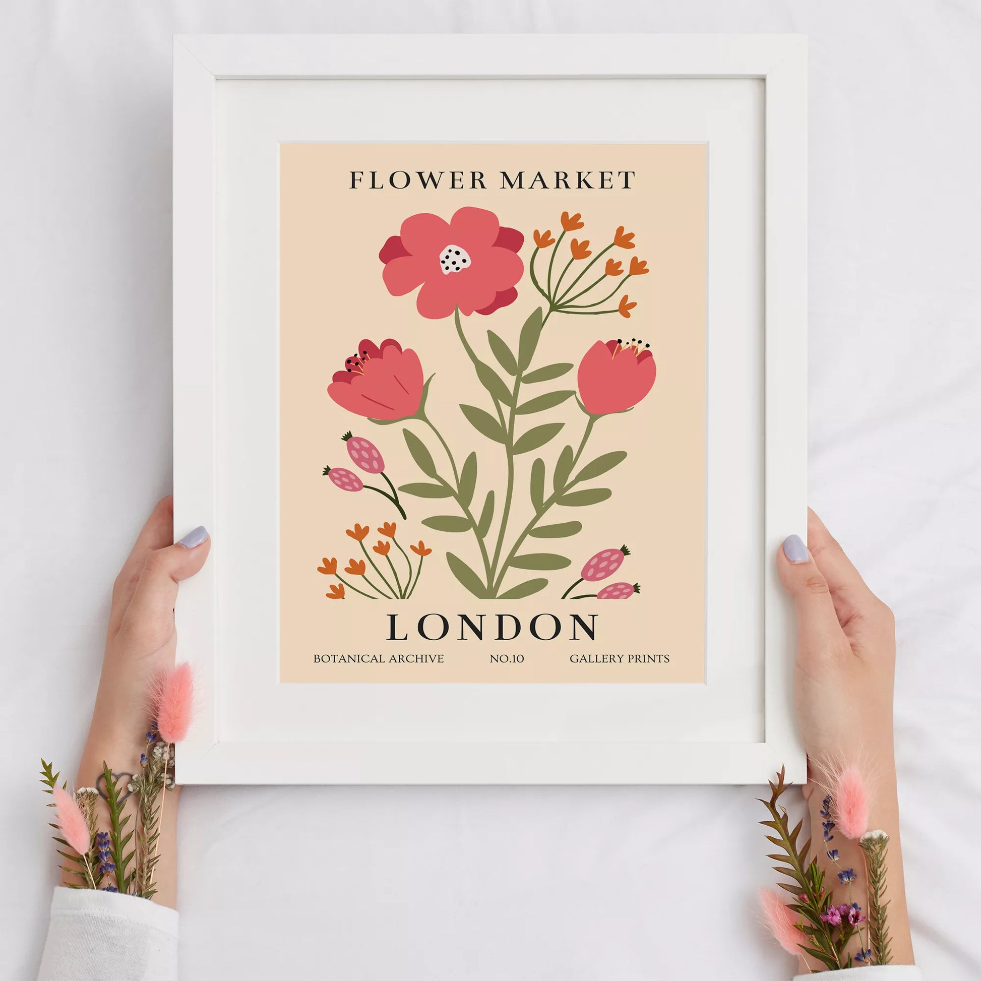 ロンドンフラワーマーケットのボタニカルアートポスター、ピンク色の花とオレンジ色の小花が描かれたレトロなデザイン