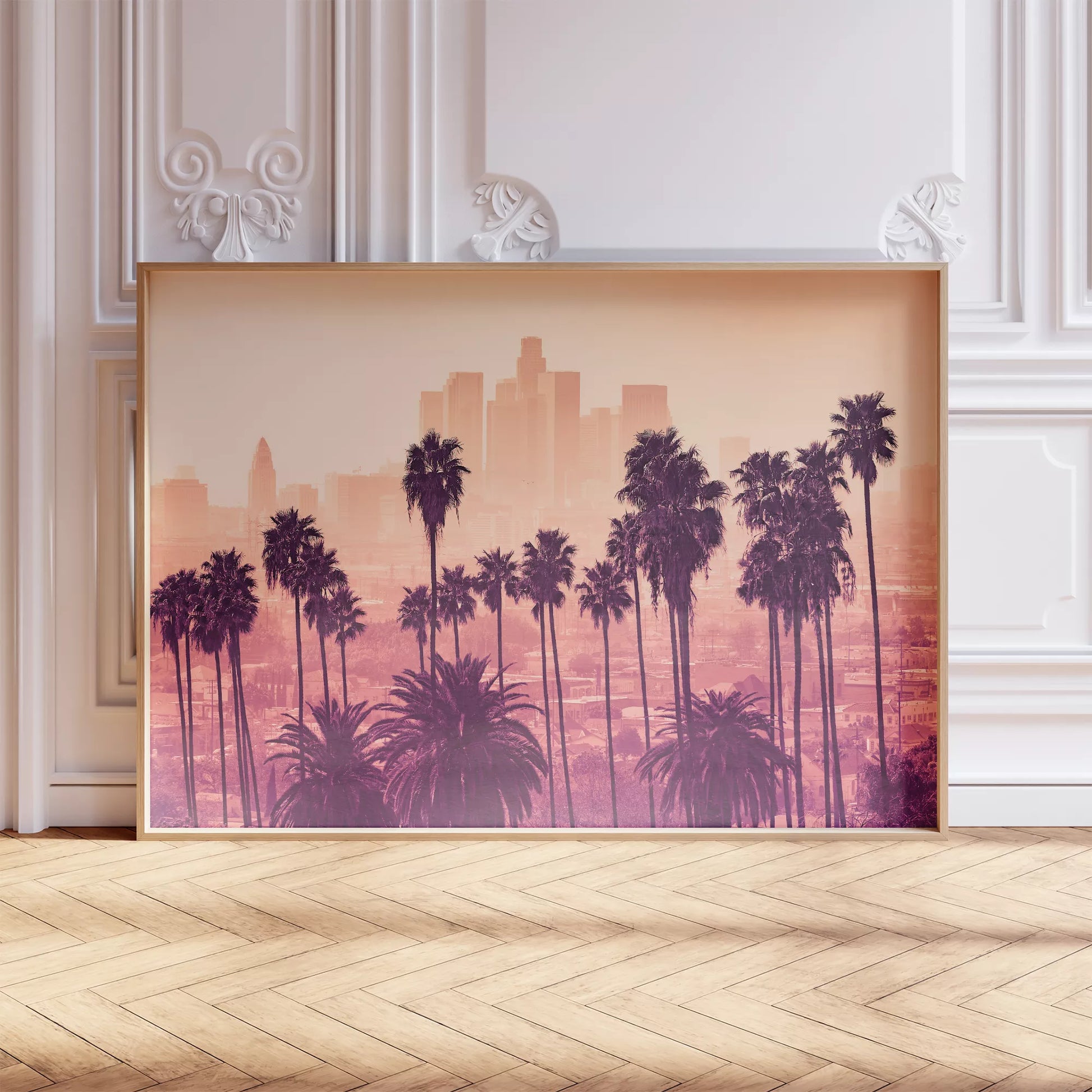 ロサンゼルスのダウンタウンとパームツリーのシルエット夕暮れ風景