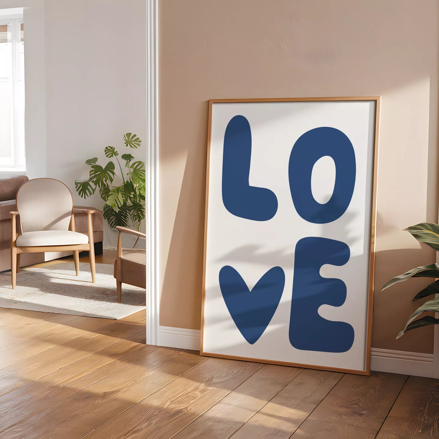 LOVEの青いタイポグラフィデザインが特徴のモダンアートポスター、壁掛け用インテリアに最適