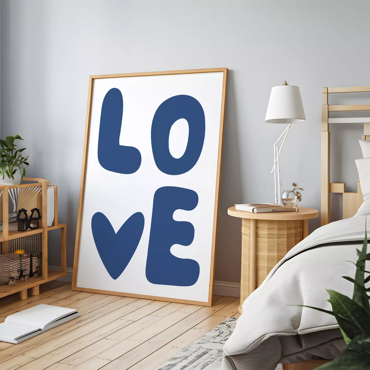 LOVEの青いタイポグラフィデザインが特徴のモダンアートポスター、壁掛け用インテリアに最適