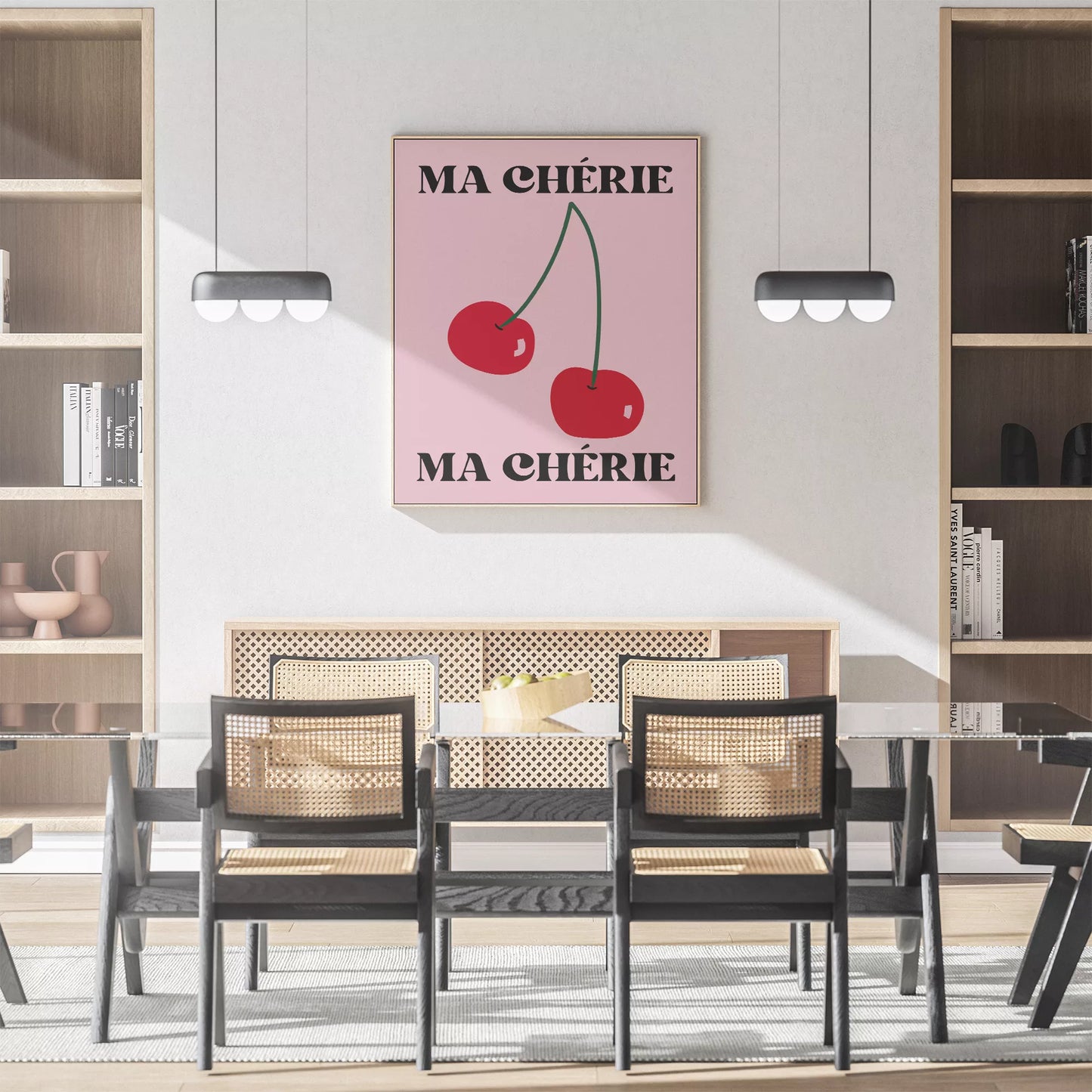 フレンチスタイルのアートポスター:ピンクの背景に赤いさくらんぼが2つ描かれ、上下に「MA CHÉRIE」の文字が黒で配置されたモダンなデザイン