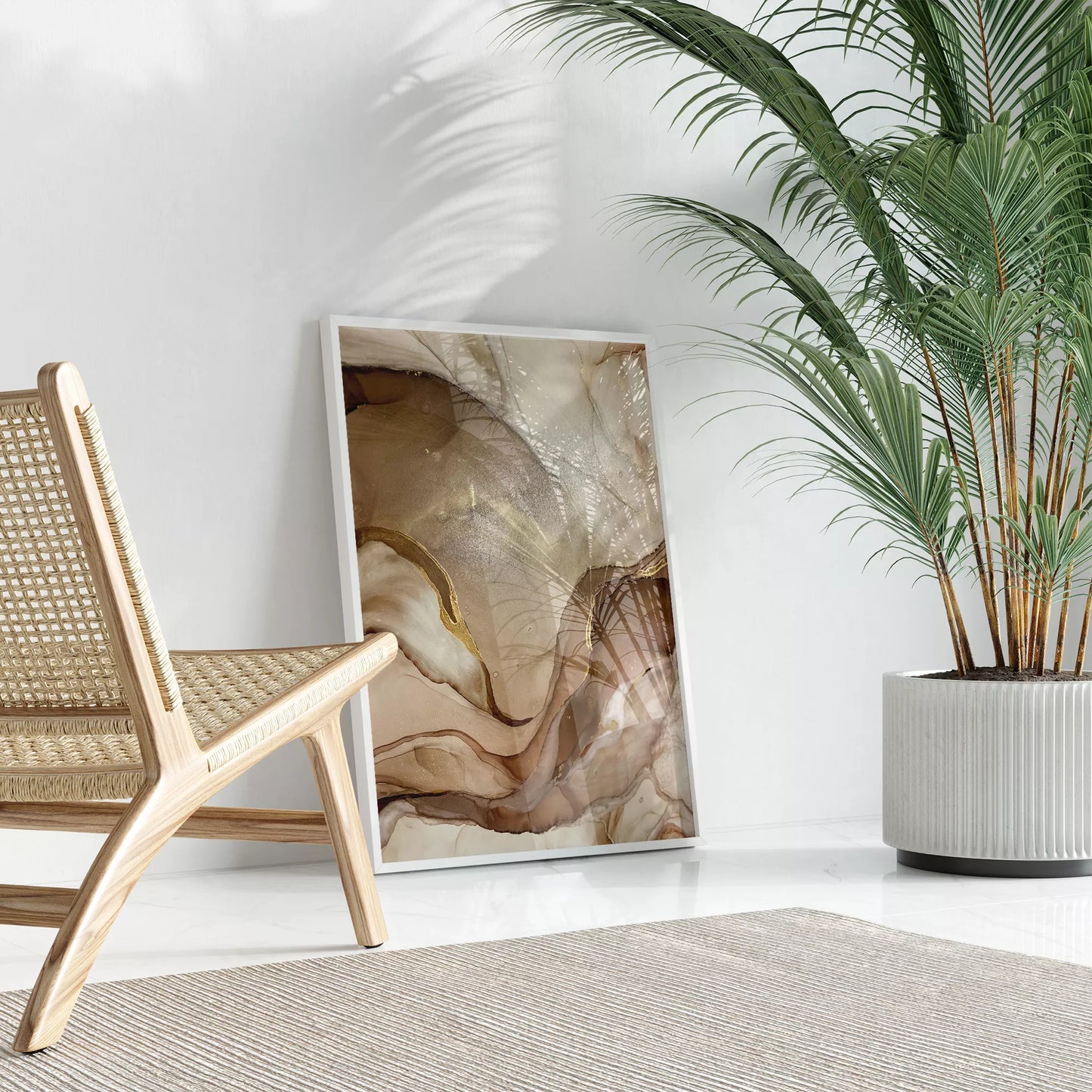 ベージュと金箔の大理石風アート、流動的な曲線が織りなす抽象画