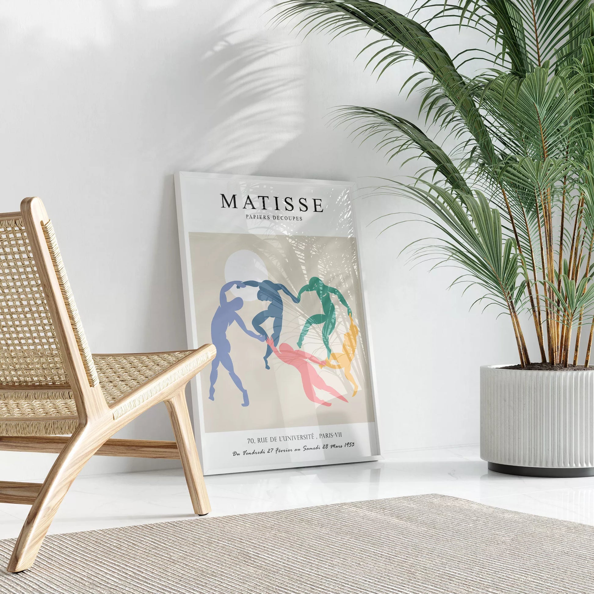 マティスのダンスをモチーフにしたペーパーカット作品。パステルカラーの踊る人物のシルエット