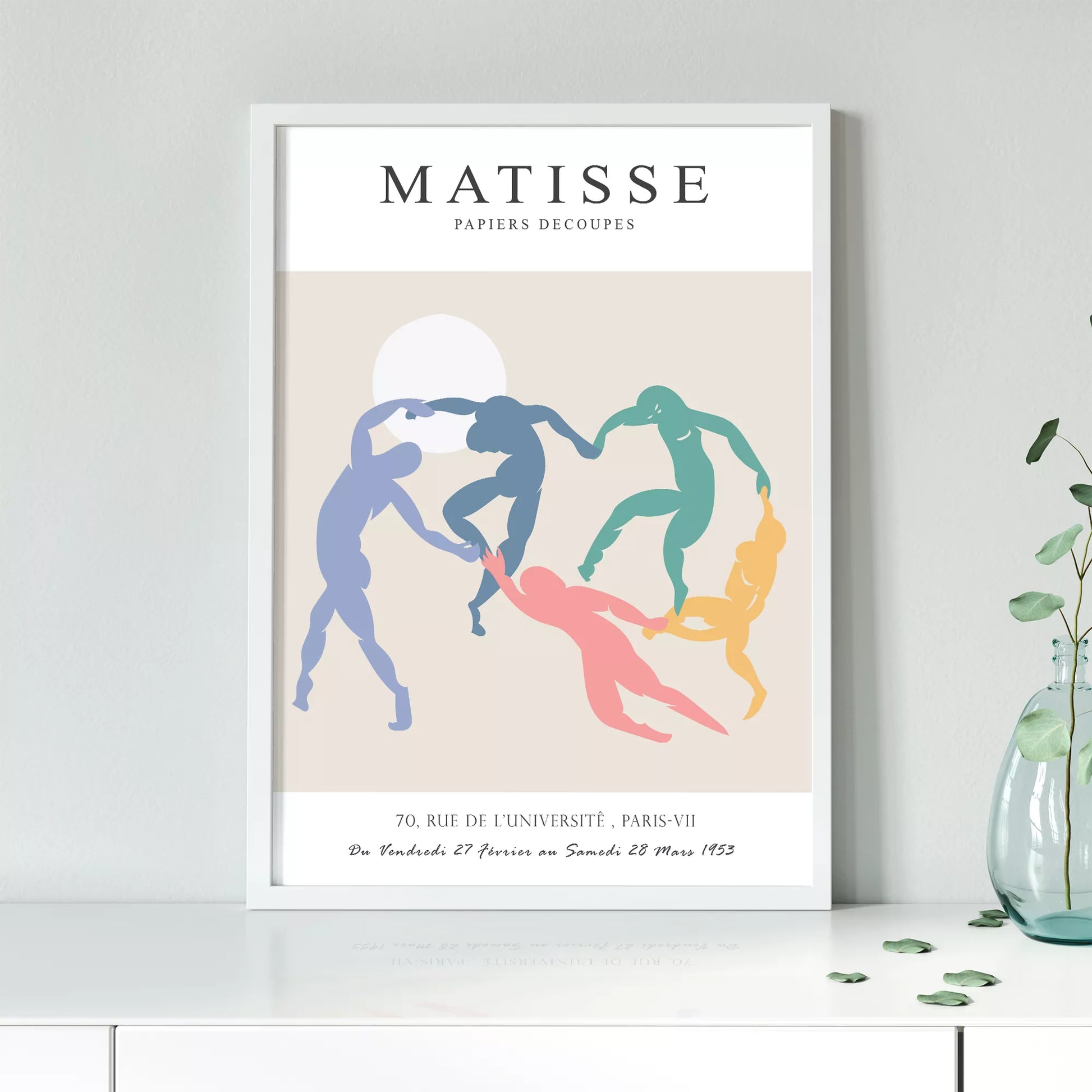 マティスのダンスをモチーフにしたペーパーカット作品。パステルカラーの踊る人物のシルエット