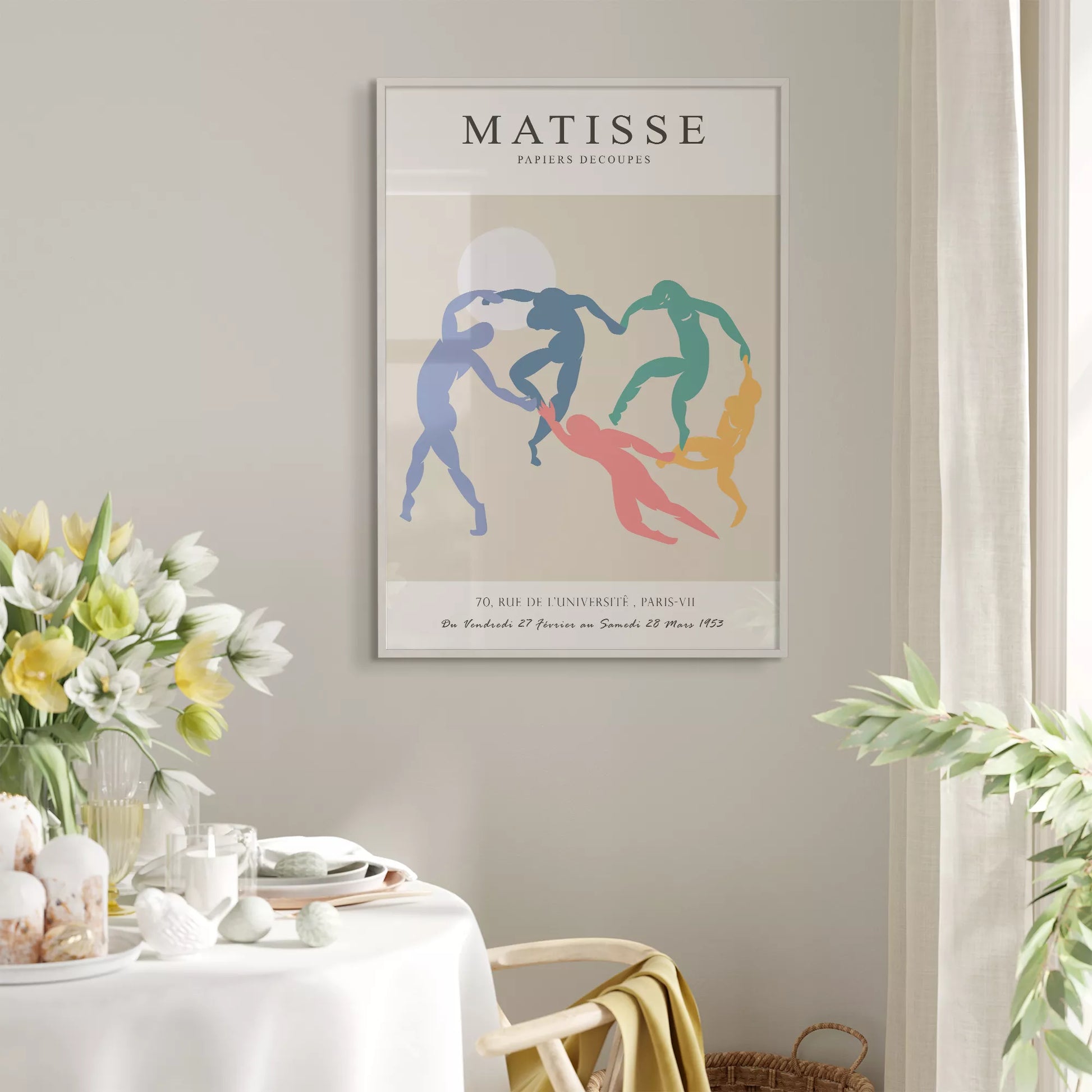 マティスのダンスをモチーフにしたペーパーカット作品。パステルカラーの踊る人物のシルエット