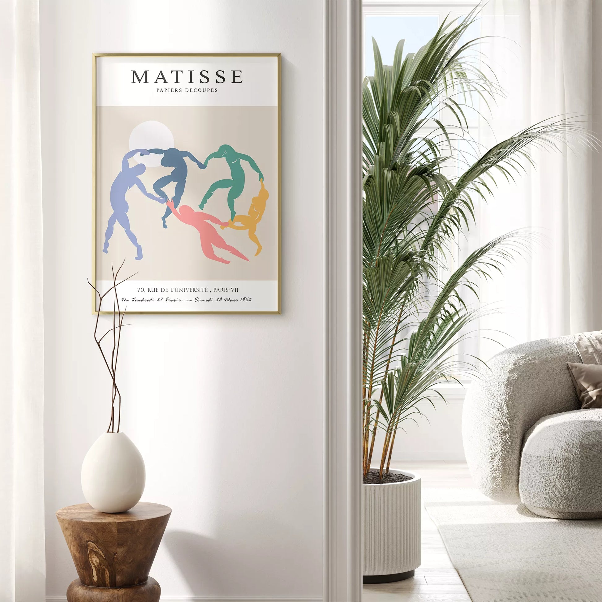 マティスのダンスをモチーフにしたペーパーカット作品。パステルカラーの踊る人物のシルエット