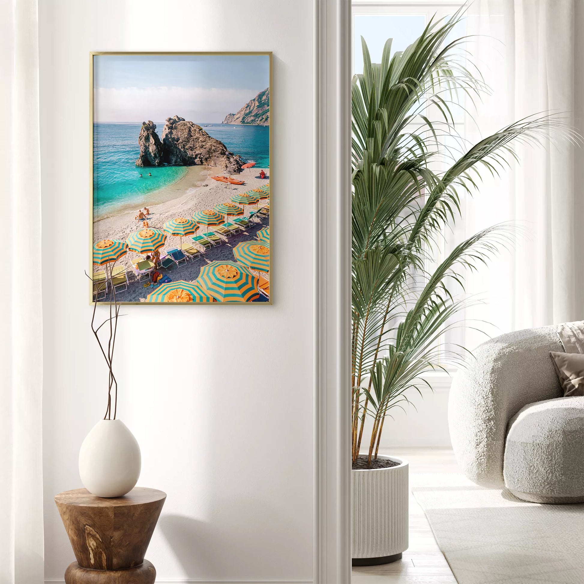 地中海ターコイズ海とカラフル傘のビーチ風景アートポスター 夏インテリア