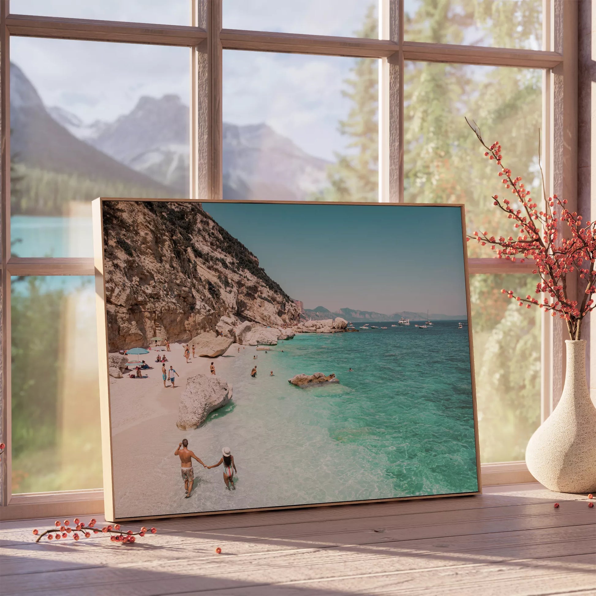 エメラルドグリーンの海と白い砂浜が広がる地中海リゾートビーチ