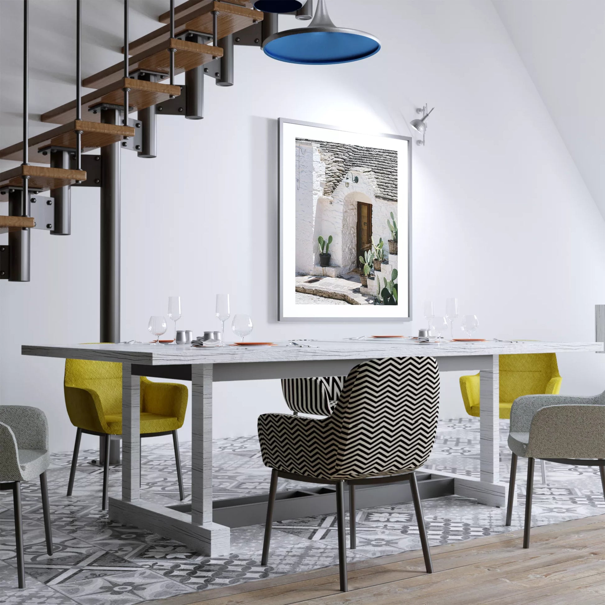 白壁の家の木製ドアとサボテンが飾られた地中海風の玄関口