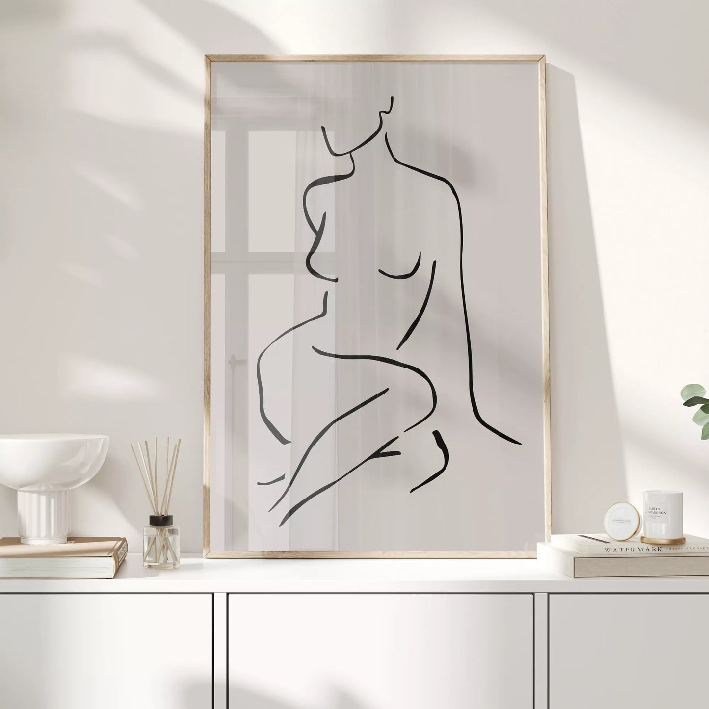 モノクロームの抽象的な女性シルエットラインアート