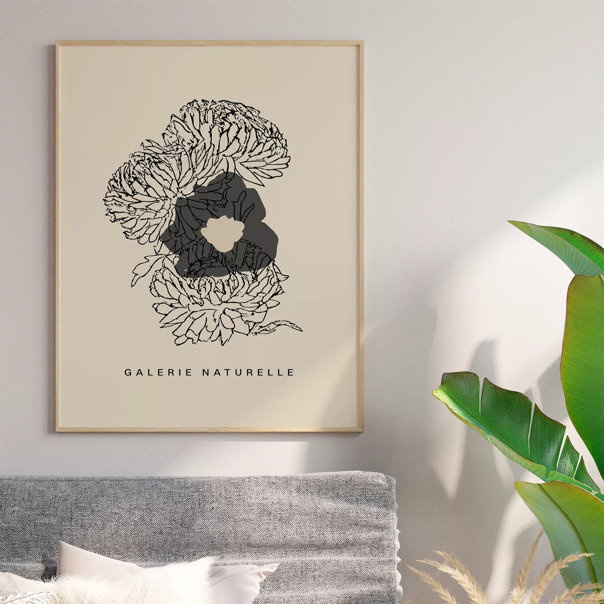 モダンな線画で描かれた花のアートポスター、ベージュ背景にブラックの抽象的な花のデザイン