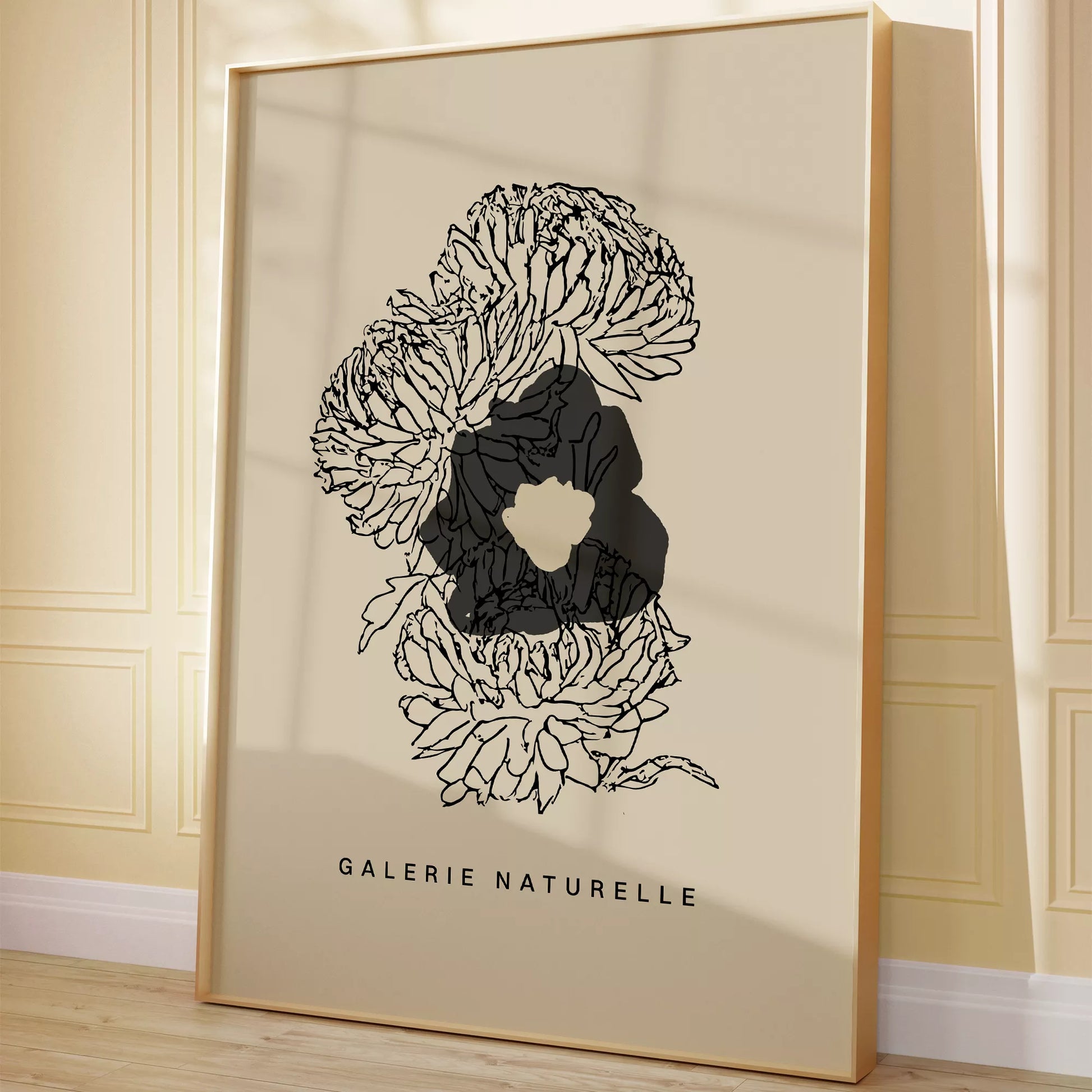 モダンな線画で描かれた花のアートポスター、ベージュ背景にブラックの抽象的な花のデザイン