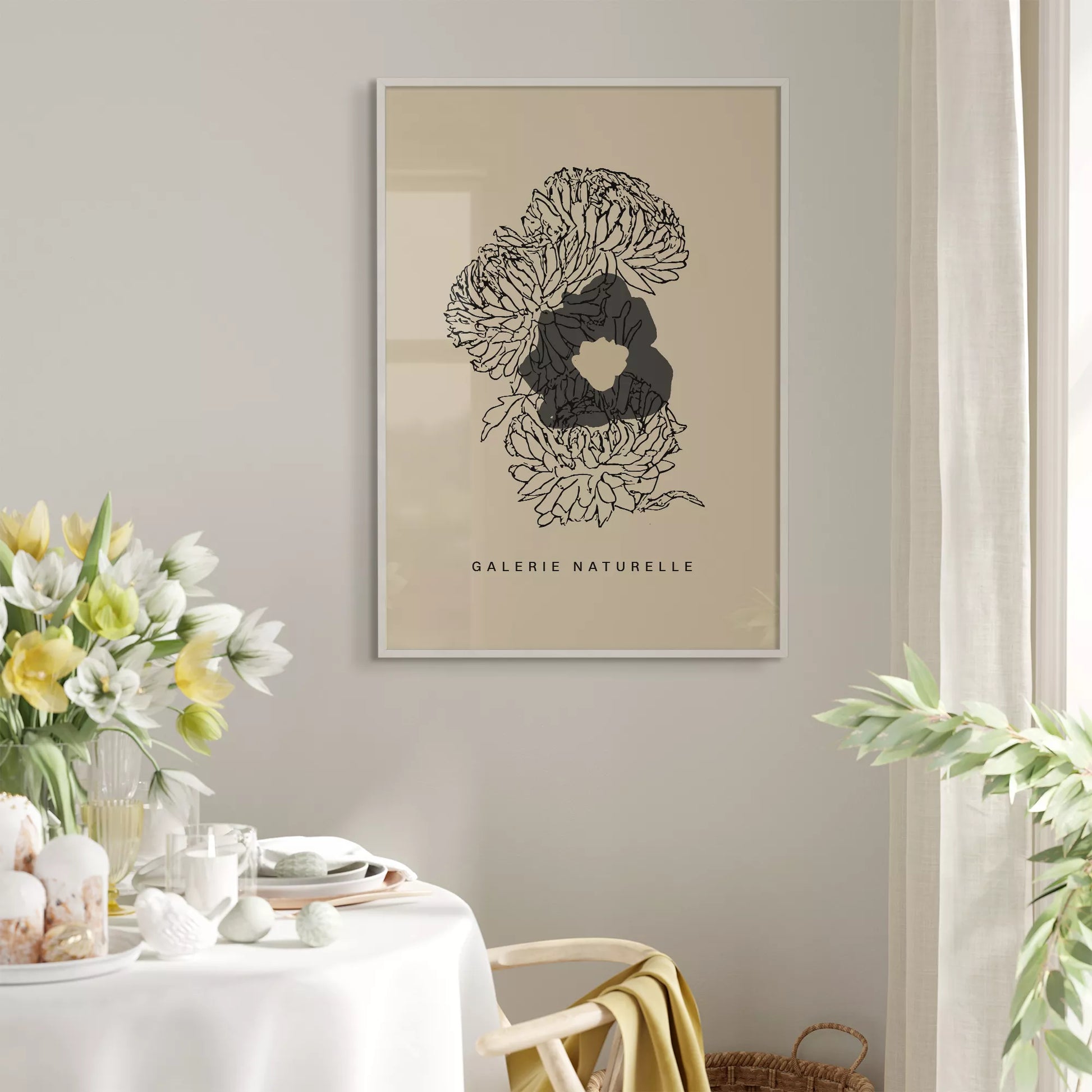 モダンな線画で描かれた花のアートポスター、ベージュ背景にブラックの抽象的な花のデザイン