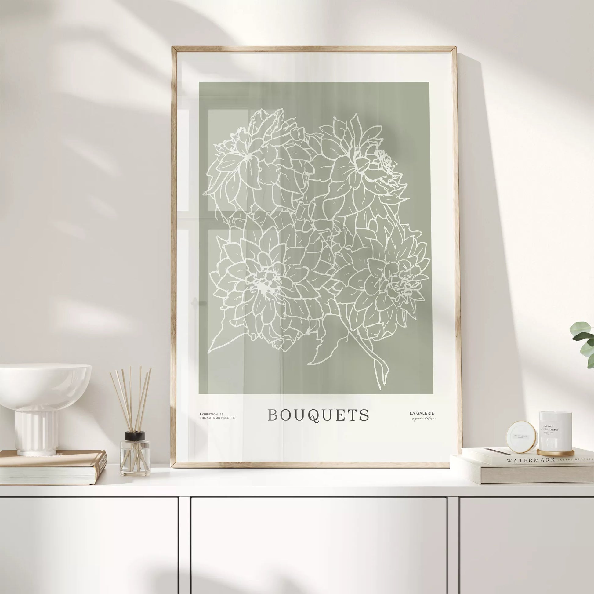 ミニマリストな花のラインアート、緑の背景、ブーケのテーマ