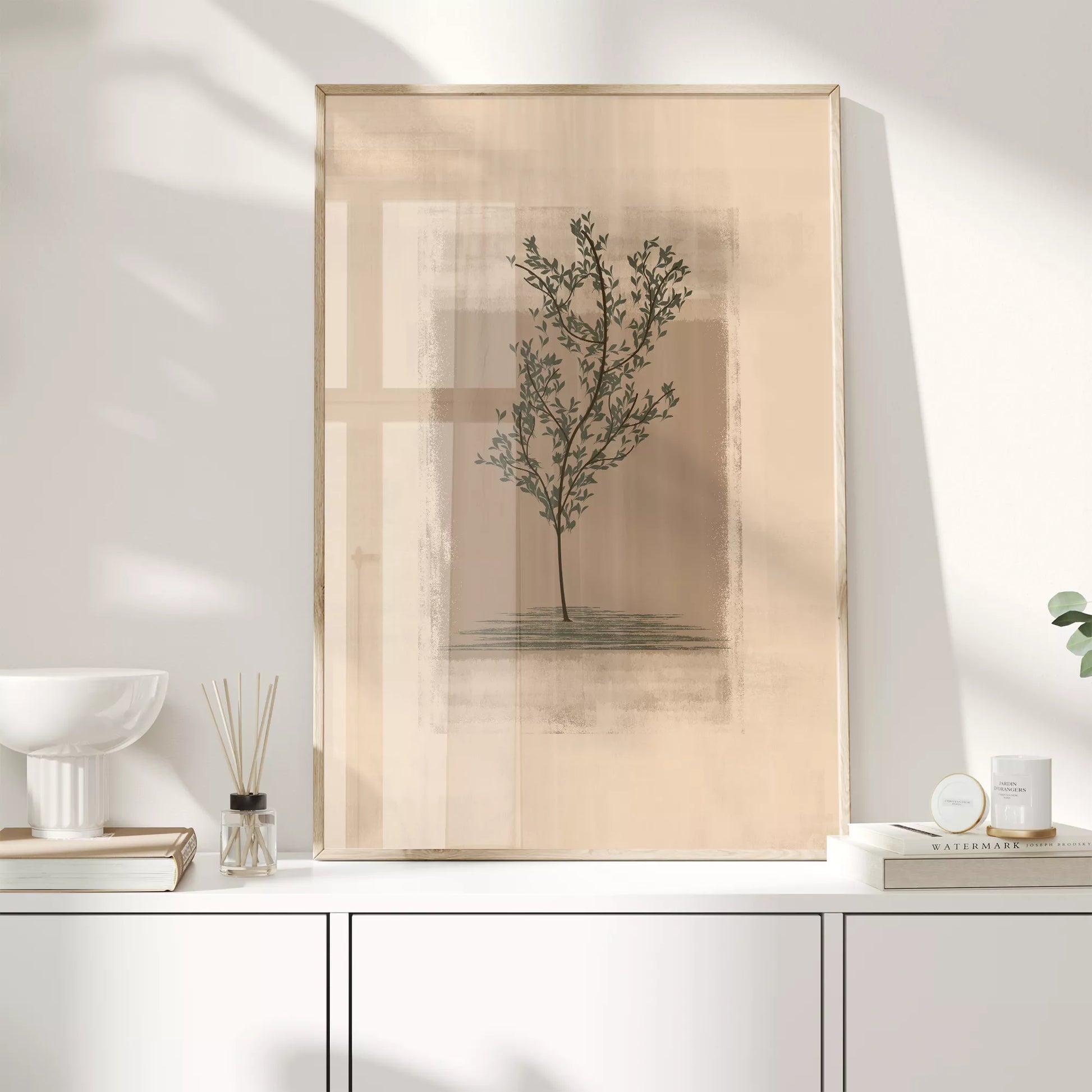 静寂な背景に佇む一本の木のシルエット画、禅とモダンの融合