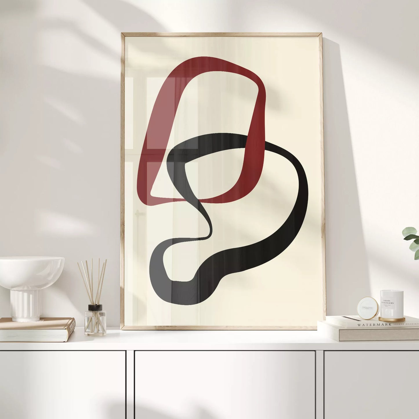 赤と黒の曲線が織りなすモダンな抽象アート