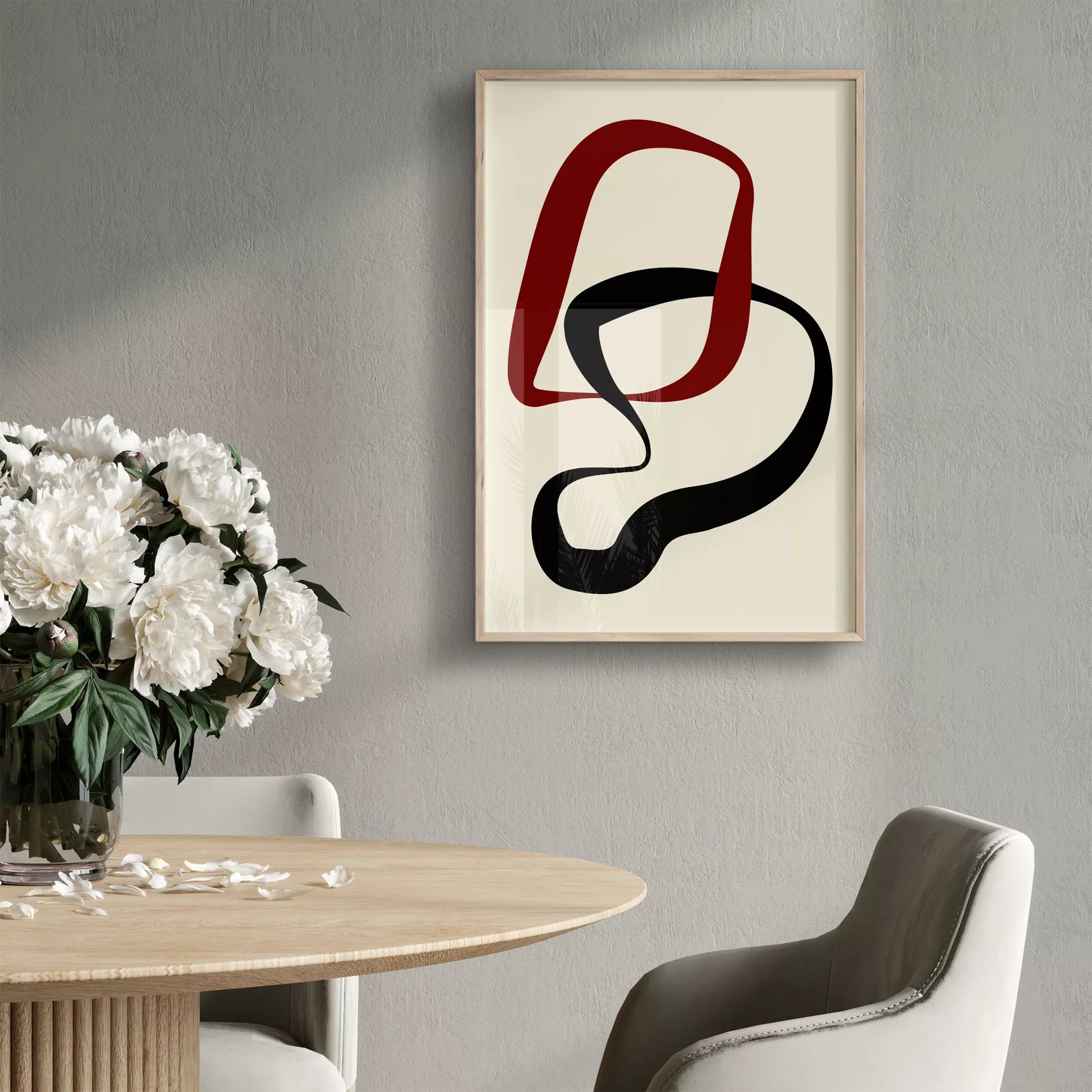 赤と黒の曲線が織りなすモダンな抽象アート