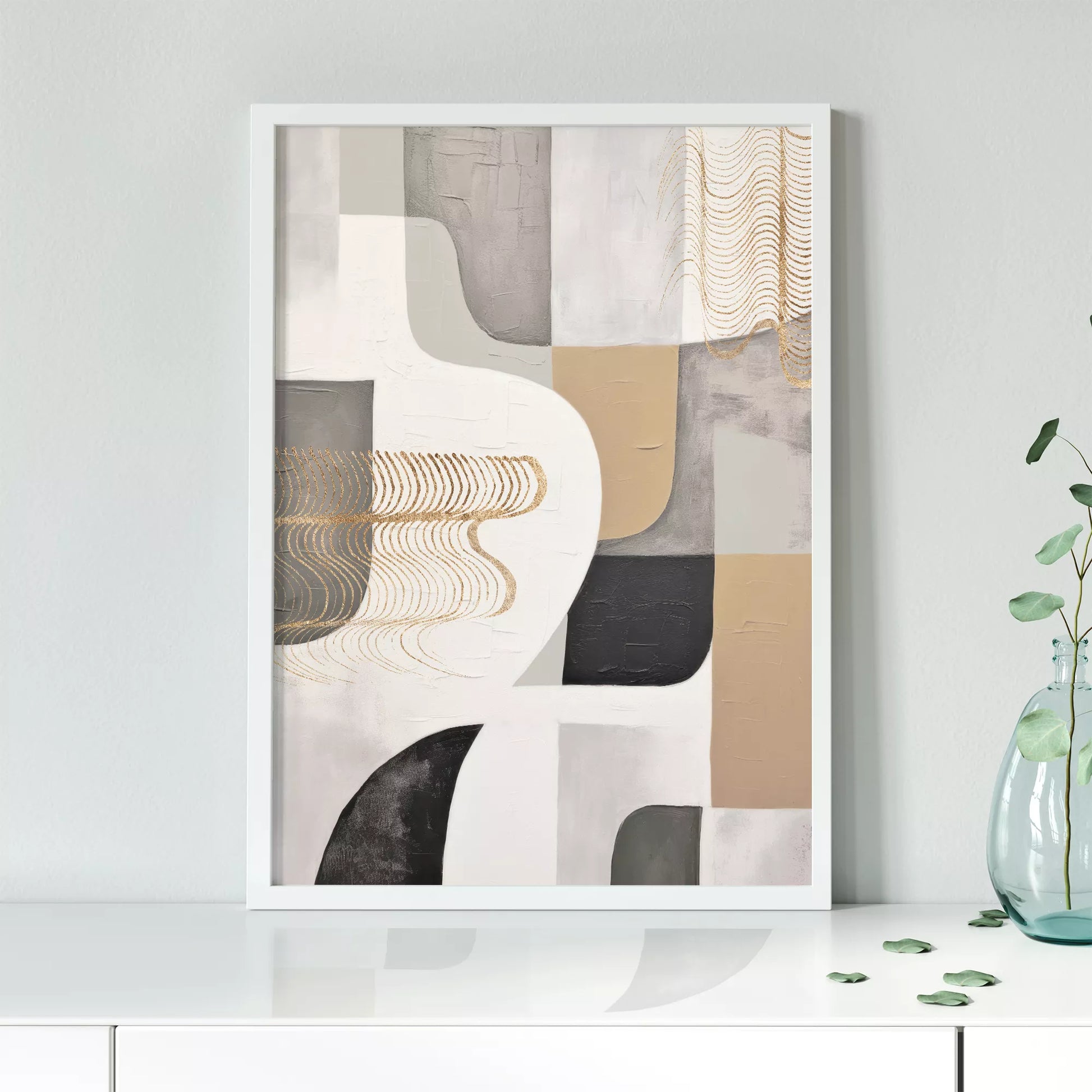 抽象的な幾何学模様とゴールドアクセントのモダンアート