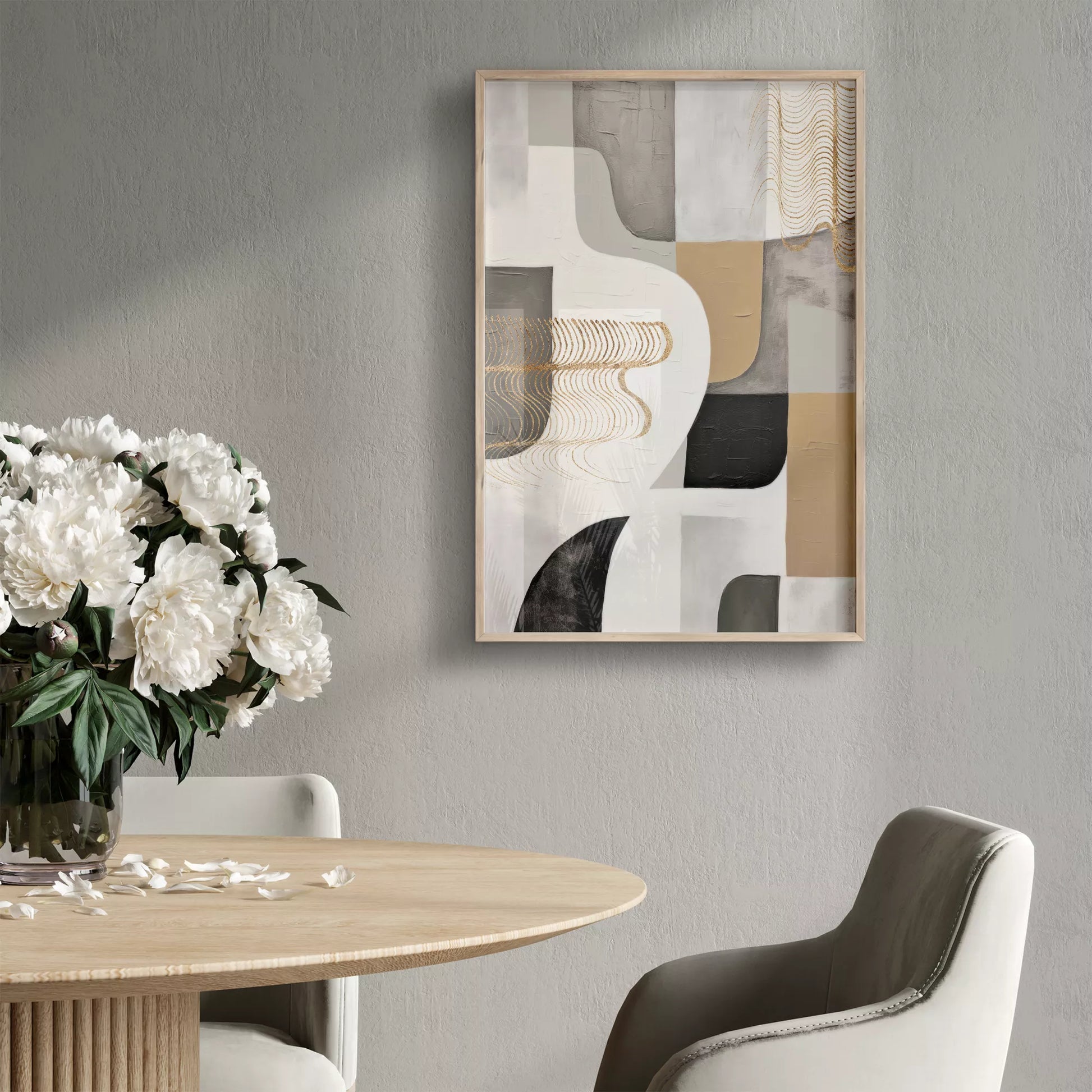 抽象的な幾何学模様とゴールドアクセントのモダンアート