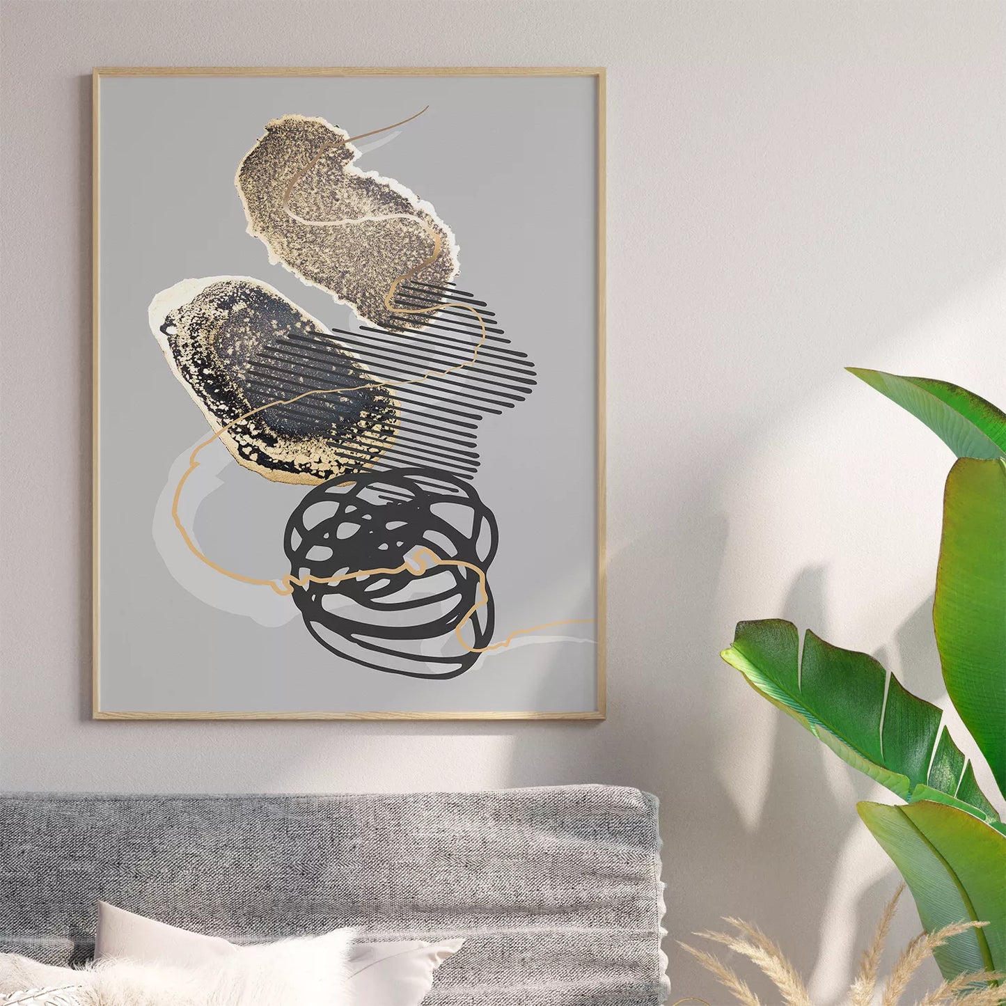 グレー背景に金箔と抽象的な曲線が調和する現代アート3点セット